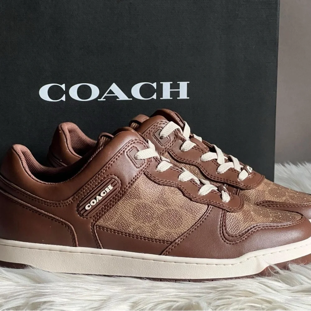 C201 - Coach Sneaker in Signature Canvas - Picture 4 of 14